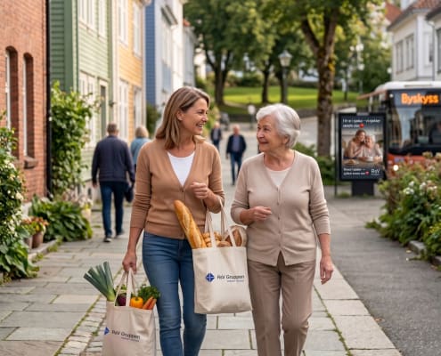 En renholder fra rsV gruppen er med på handletur med senior dame - En del av En Hånd I Hverdagen